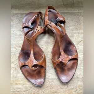 Cydwoq sandals
